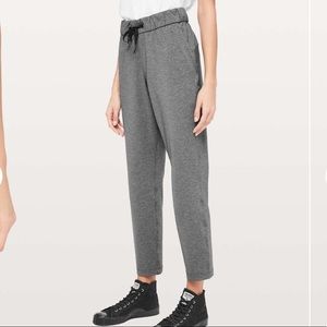 Lululemon On The Fly Pant *27" Heathered Black. Size 8